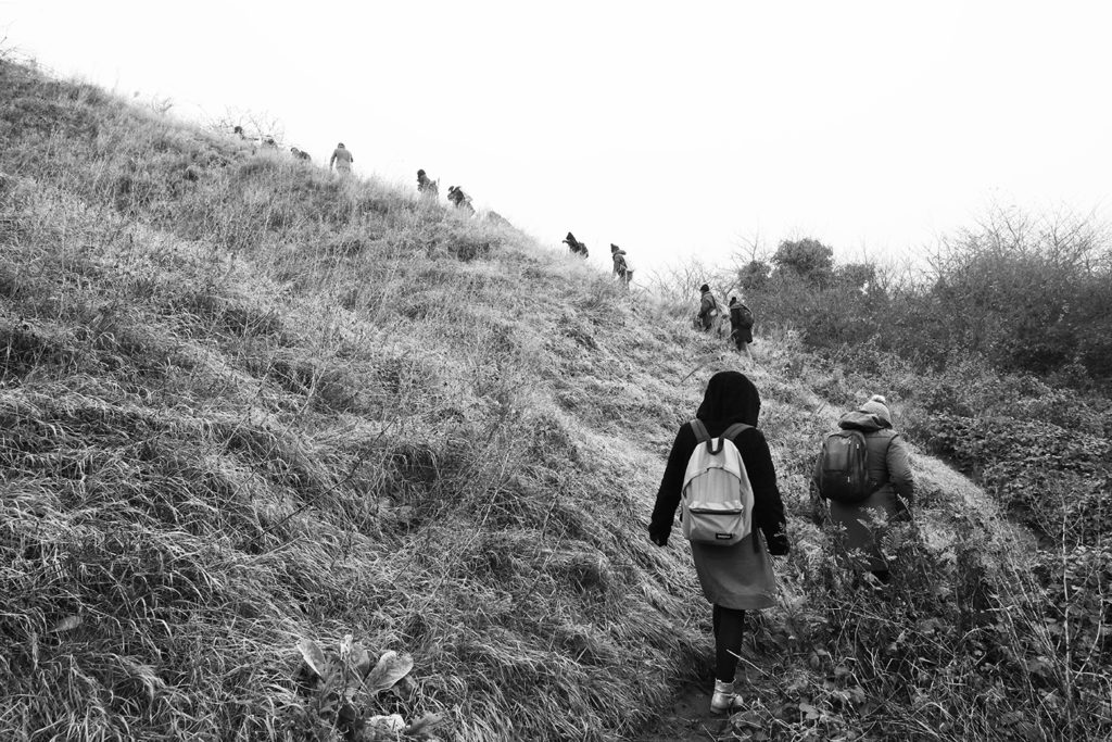 Charleroi, montée des Terrils par les stagiaires