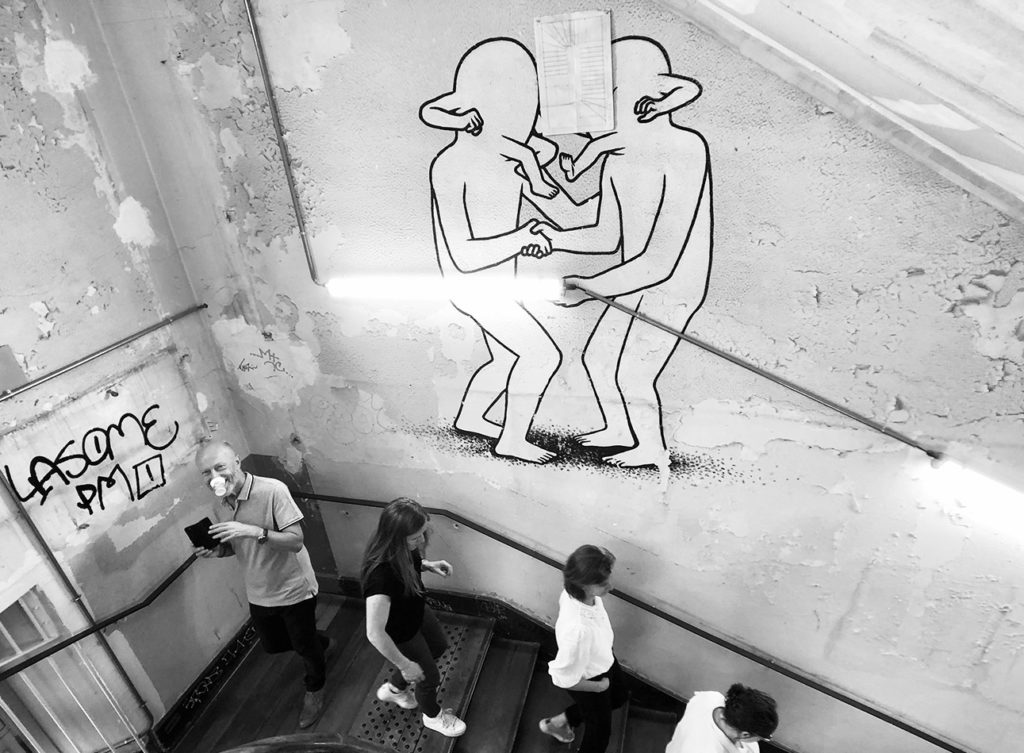 Hôtel Pasteur, dans l'escalier