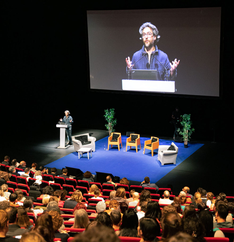 Vue du public aux rencontres "Cultures et politiques de la jeunesse" de Villeurbane