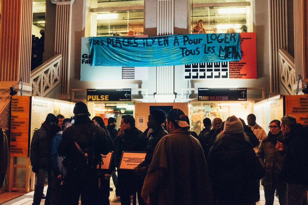 Rassemblement dans la gaieté lyrique de jeunes mineurs sans papiers